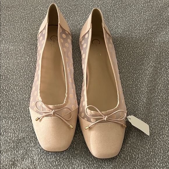Chic Women's Peach Ballet Flats - Picture 1 of 5